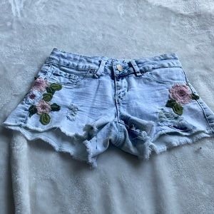 Shorts with floral decal